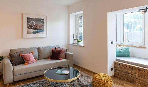 a living room with a couch and a table at Ferienwohnung Seeblick Grundlsee in Grundlsee