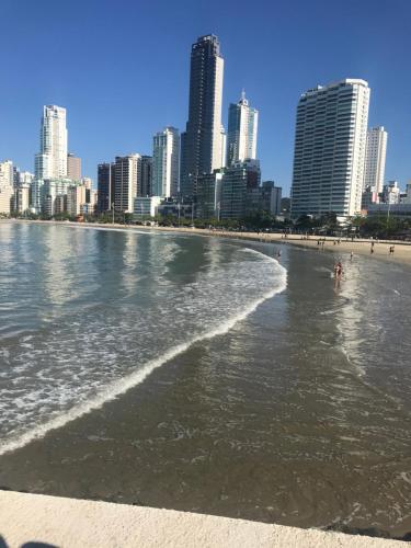 a view of a beach with a city in the background at "Conforto e Bem Estar" Próximo da praia in Balneário Camboriú