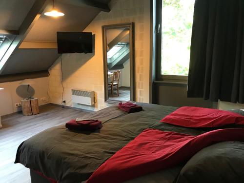 Postel nebo postele na pokoji v ubytování Grysperre B&B