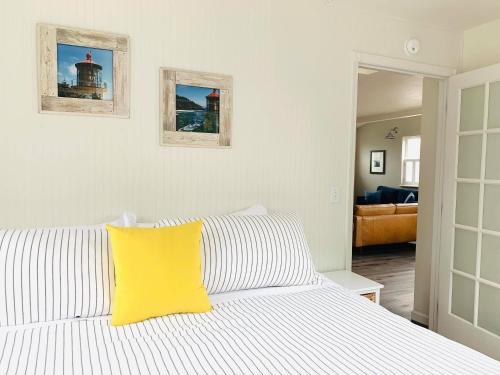 a bedroom with a bed and a painting on the wall at Boardwalk Cottages in Long Beach