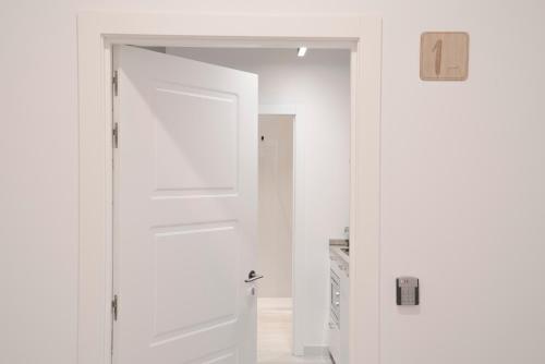 a white door in a room with a hallway at NUEVO Katu Kale Apartamentuak CENTRO HISTORICO in Getaria