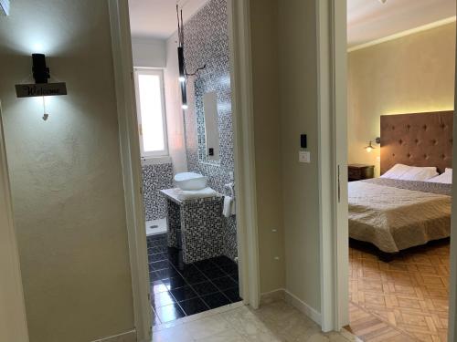 Koupelna v ubytování L'Attico di Piazza Mazzini Rooms