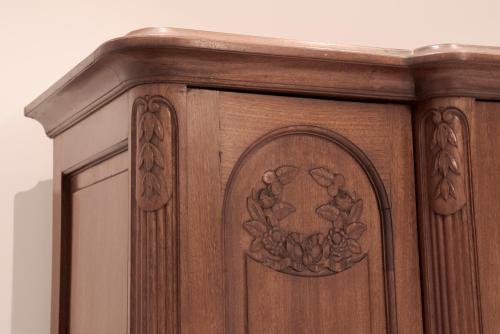 a wooden cabinet with a carving on the door at NUEVO Katu Kale Apartamentuak CENTRO HISTORICO in Getaria