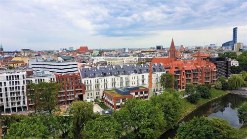 Pemandangan umum bagi Wrocław atau pemandangan bandar yang diambil dari apartmen