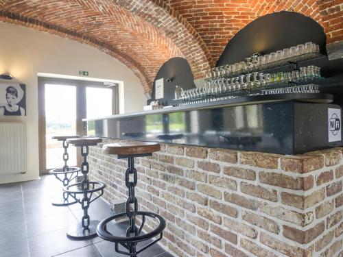 El salón o zona de bar de Large house ideal for families