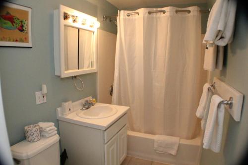 A bathroom at The Inn at Quail Run