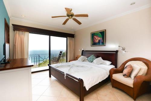 Gallery image of Exquisitely decorated 5th-floor aerie with views of two bays in Flamingo in Playa Flamingo
