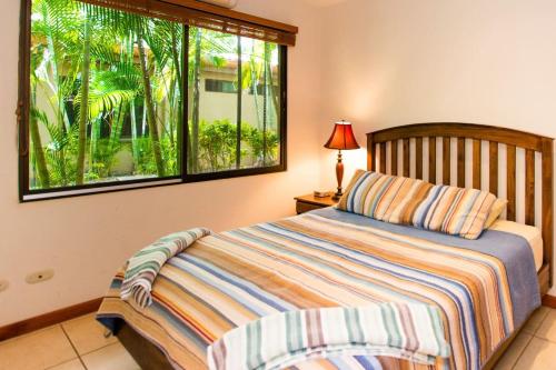 Afbeelding uit fotogalerij van Charming unit that sleeps 4 - with pool - walking distance from Brasilito Beach in Brasilito