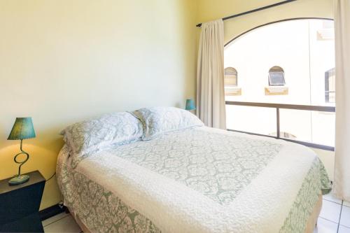 a bedroom with a bed and a window at Birds-Eye Ocean View in Nicely Priced Top-Floor Unit in Flamingo in Playa Flamingo