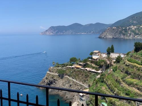 a view of a large body of water at Affittacamere San Giorgio in Manarola