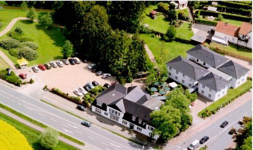 an aerial view of a large house with a driveway at Parkhotel Bielefeld in Bielefeld