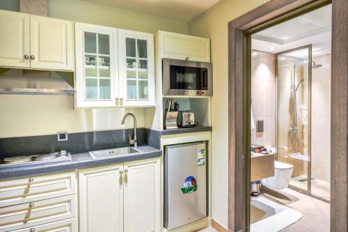 Η κουζίνα ή μικρή κουζίνα στο Ewaa Express Hotel - Khurais