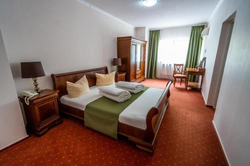 Un pat sau paturi într-o cameră la Hotel TEX Club