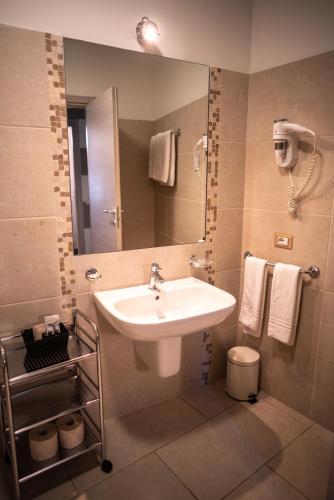 Garni Gianmartin photo 3