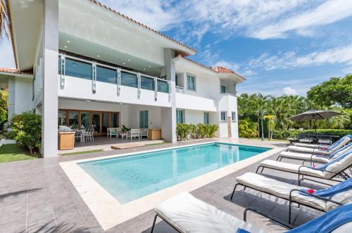 Exclusive Punta Cana Resort & Club Villa - Pool, Games and Maid