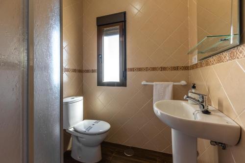 a bathroom with a toilet and a sink at APARTAMENTO BOLONIA SUR B in Tarifa