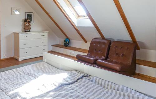 a attic bedroom with a bed and a dresser at Kellerstoeckl In Strem in Sumetendorf