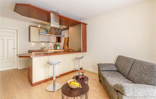 Dapur atau dapur kecil di Beautiful Apartment In Langenhorn