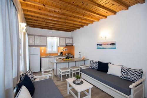 Imagen de la galería de Filoxenia Apartments, en Ornos