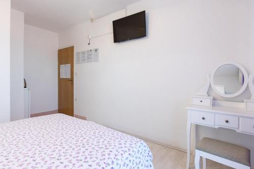 Imagen de la galería de Apartment & rooms Ivica, en Krk