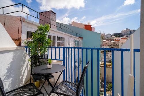 Good Karma - Bright and Sophisticated Apartment with Balcony