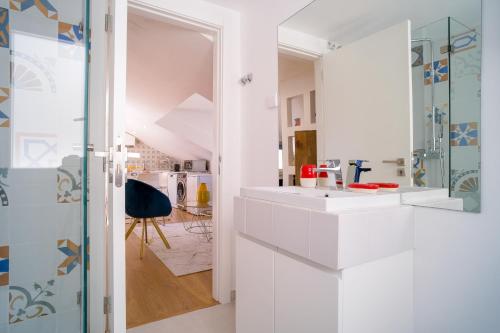 Good Karma - Bright and Sophisticated Apartment with Balcony