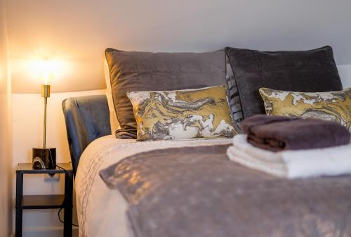 Good Karma - Bright and Sophisticated Apartment with Balcony
