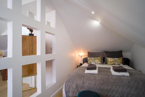 Good Karma - Bright and Sophisticated Apartment with Balcony