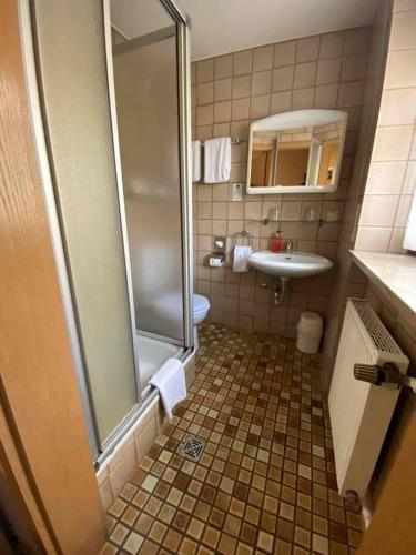 a bathroom with a shower and a sink at Hotel-Gasthof "Alter Ritter" in Rothenburg ob der Tauber