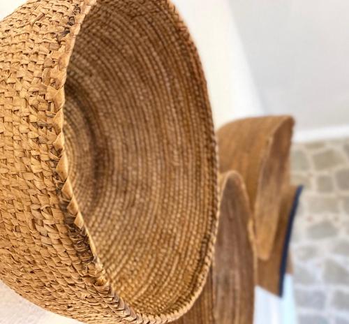a straw hat sitting on top of a wooden bench at Canduleri in Orgosolo