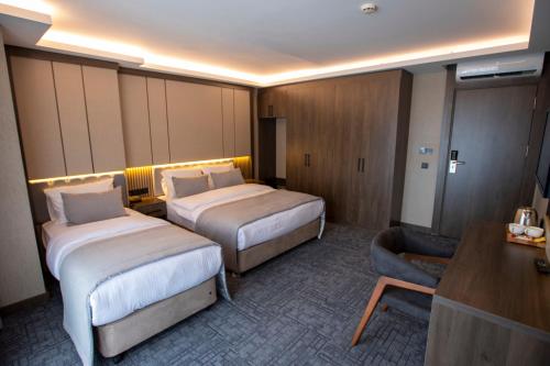 Кровать или кровати в номере THE GREEN HOTEL