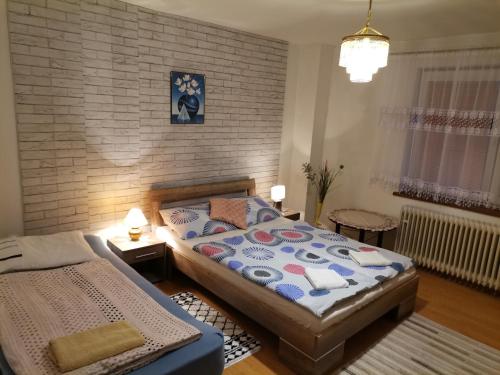 Un pat sau paturi într-o cameră la Privát u Bartolomeja