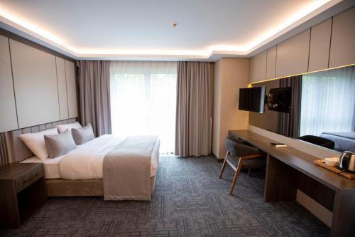 Кровать или кровати в номере THE GREEN HOTEL