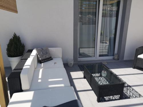 Gallery image of Wellness Apartments Ra- enjoy our jaccuzi, sauna, e bike ,fitness , waterskiing in Primošten
