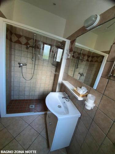 a bathroom with a sink and a shower at B&B Airone Cervia - Camere e Appartamenti in Cervia