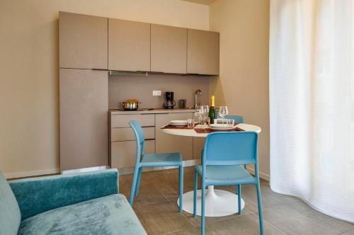 a small kitchen with a table and chairs in a room at Pegaso Civico2 in Garda
