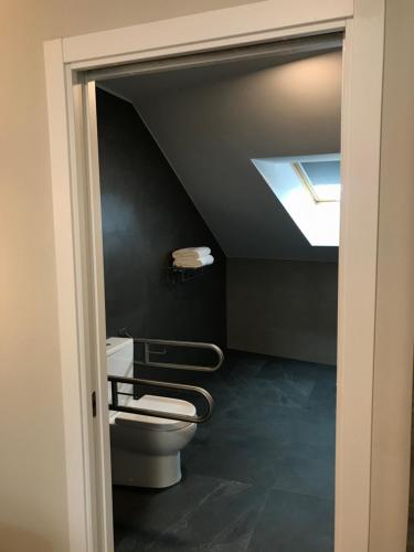 Bilik mandi di Hostal Pórtico