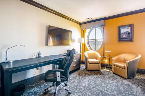 a hotel room with a desk and two chairs at Hotel Clarendon in Quebec City