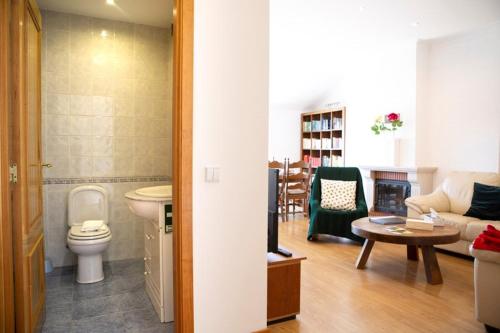 a living room with a toilet and a living room with a couch at Casa Bruins in Lousã