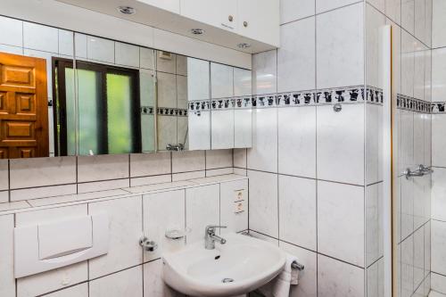 a white bathroom with a sink and a mirror at Villa Casa Vincella in Balcon del Mar