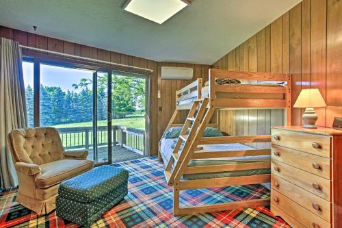 Gambar di galeri bagi 12 Mi to Mt Holiday Traverse City Home with Deck! di Traverse City
