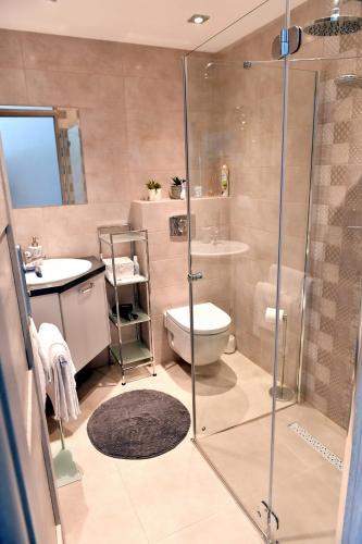 Ένα μπάνιο στο Apartament Spytkowice - ENERGYLANDIA KRAKÓW OŚWIĘCIM WADOWICE