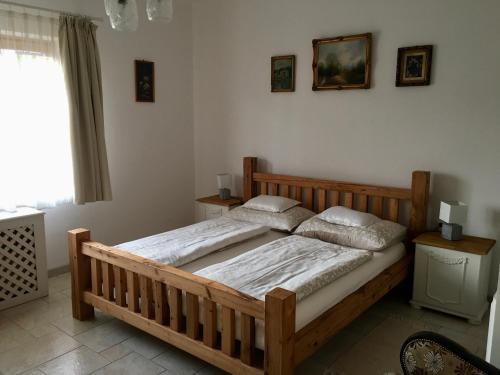 Ένα ή περισσότερα κρεβάτια σε δωμάτιο στο Villa Maximilian