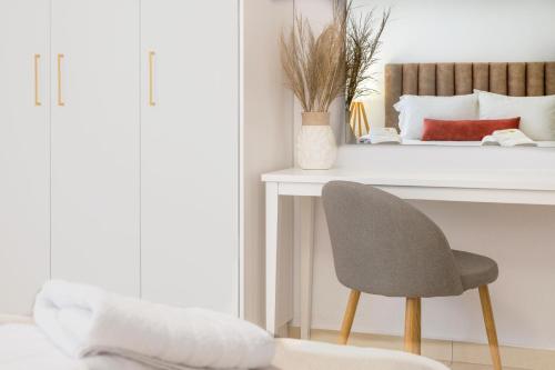 Gallery image of Komitsa Luxury Apartments in Nea Roda