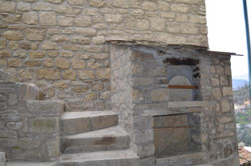 a stone wall with a stone oven with steps at B&B La casa di Giulietta in Castelmezzano