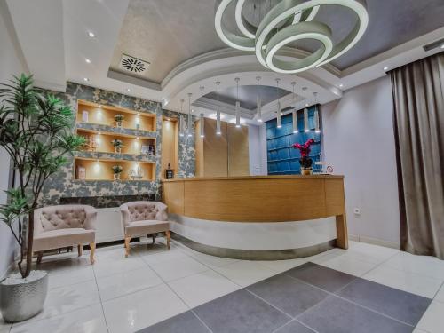 a salon with a reception desk in a room at Vazdušna Banja in Niš