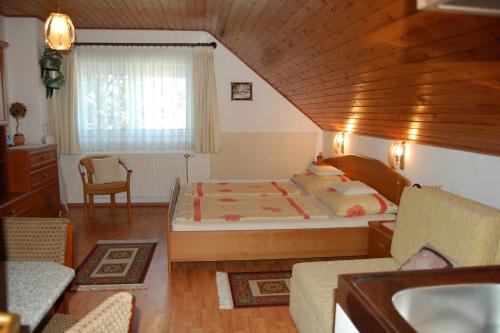 En eller flere senge i et værelse på Apartments in Heviz/Balaton 18886