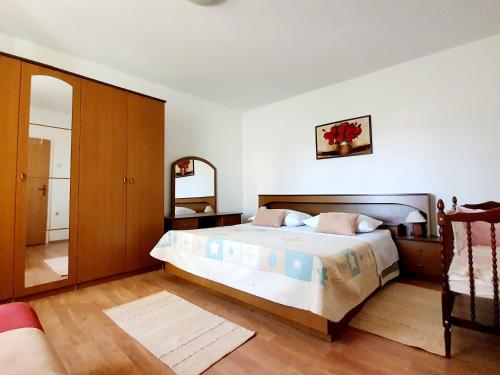 Postel nebo postele na pokoji v ubytování Village House Fafarinka - close to Krka National Park