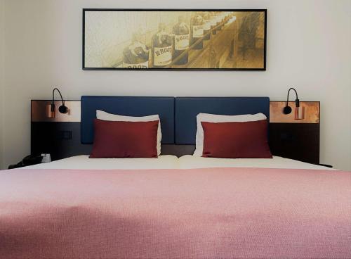 Katil atau katil-katil dalam bilik di Best Western Dam Square Inn
