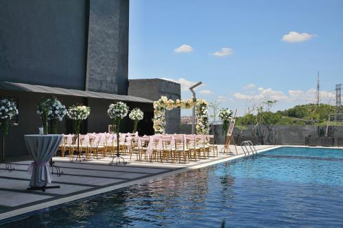 Bazén v ubytování Geno Hotel Shah Alam nebo v jeho okolí